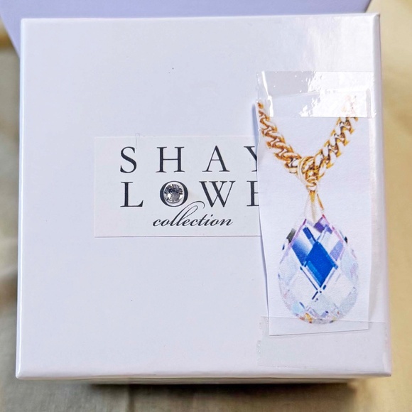 LARGE 1 ½ in.  GENUINE CRYSTAL NECKLACE, by SHAY LOWE, AURORA BOREALIS COLOUR, - Picture 4 of 7